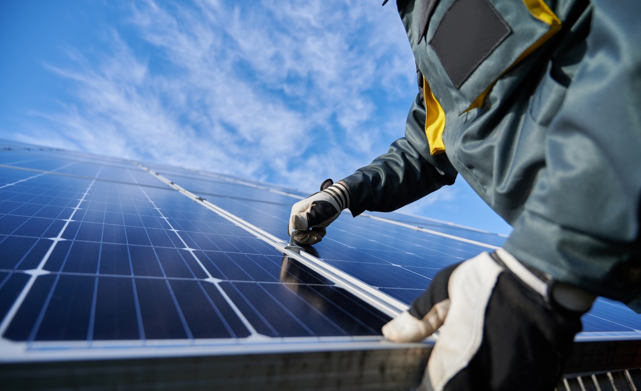 How are solar panels installed? - Dyson Energy Services